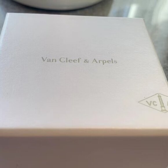 💎Authentic 💎Van Cleef & Arpels 18K gold and onyx earrings💎 - Picture 3 of 8